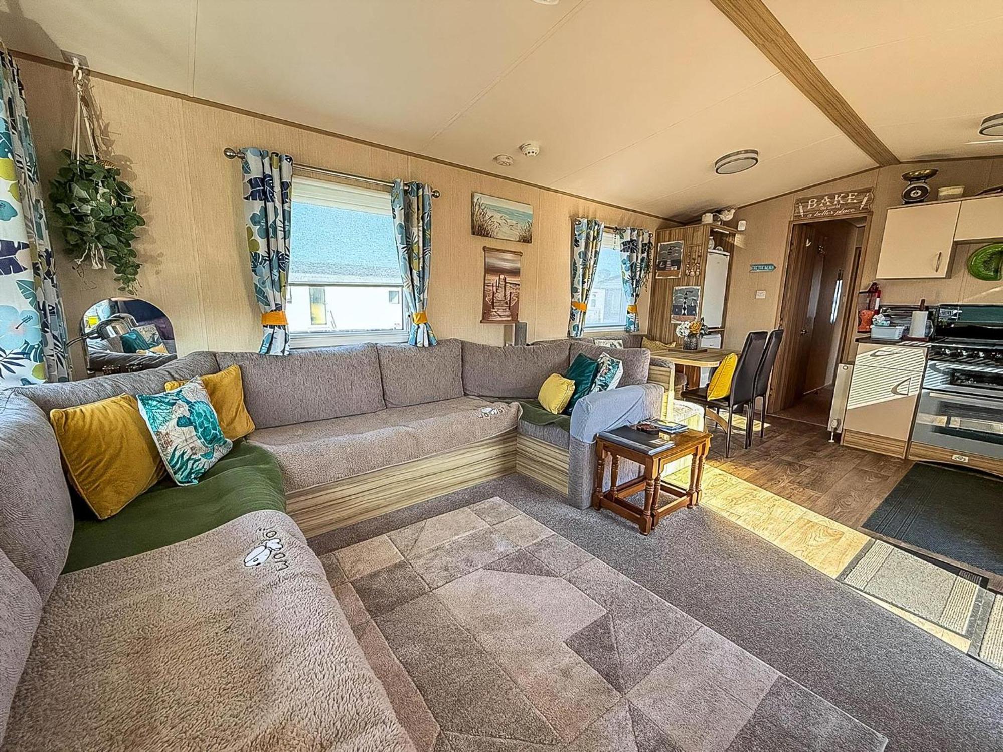 Lovely 6 Berth Caravan With Decking To The Side In Heacham Ref 21040E Exterior foto